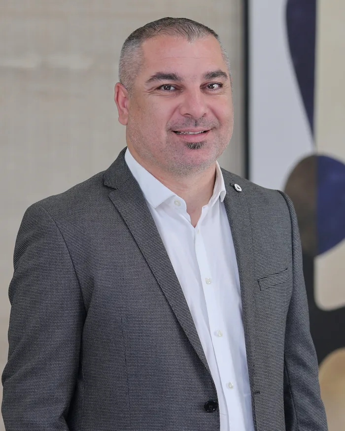 Eser Sezerli